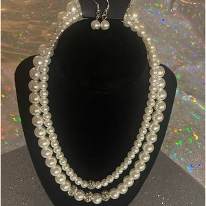 Beautiful pearl (imitation) & bling necklace with earrings.